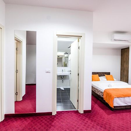 River Inn Stari Banovci 외부 사진
