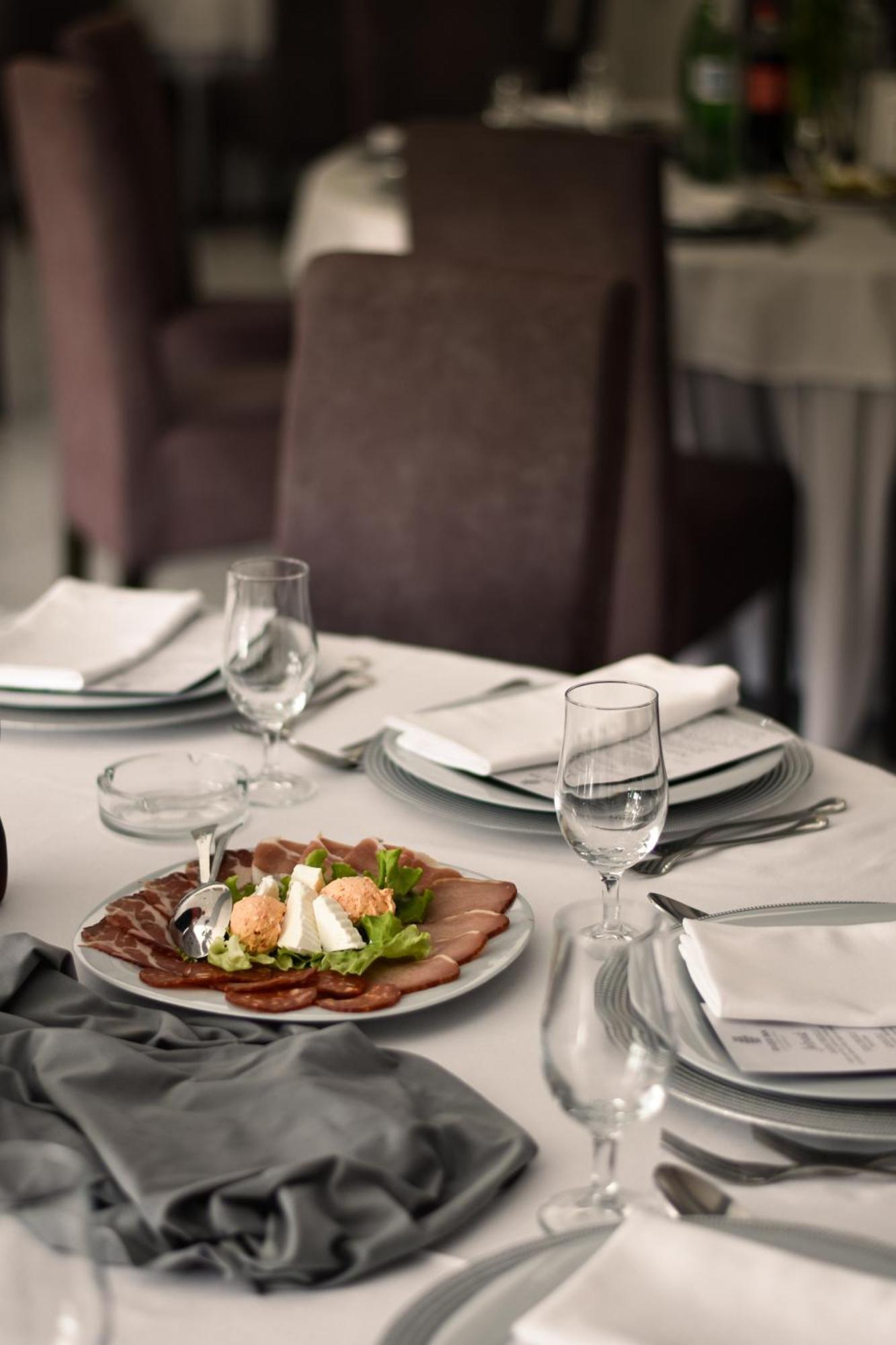 River Inn Stari Banovci 외부 사진